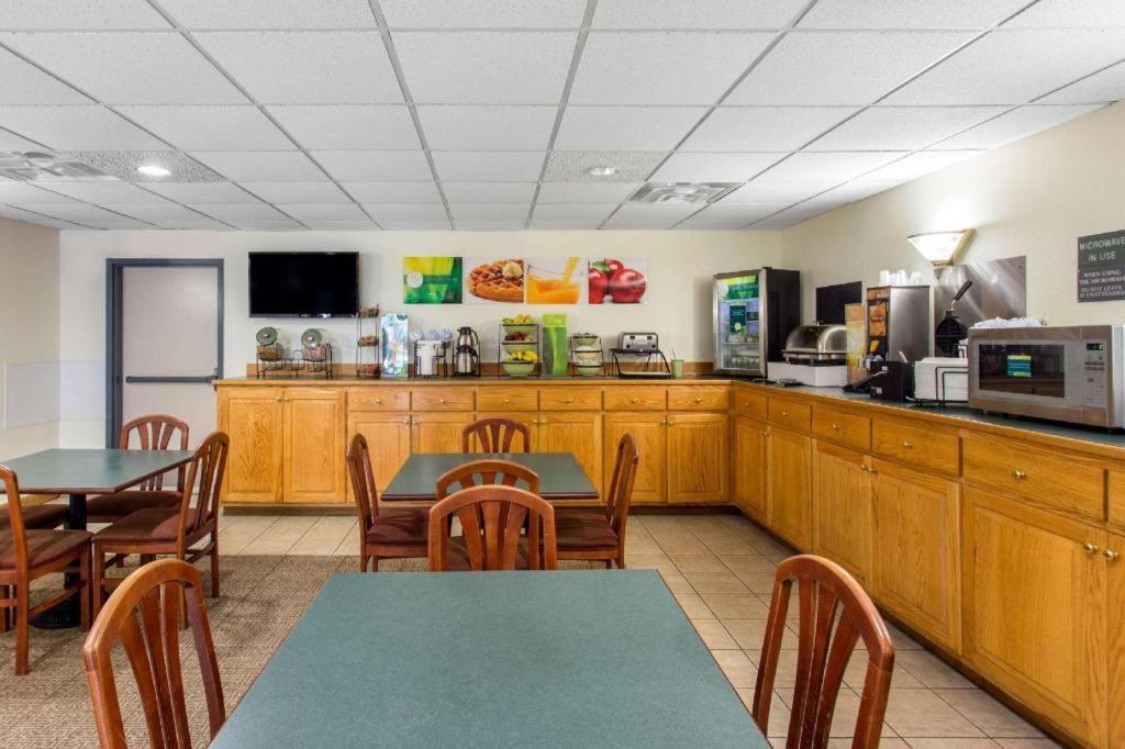 Surfside Beach Quality Inn מראה חיצוני תמונה