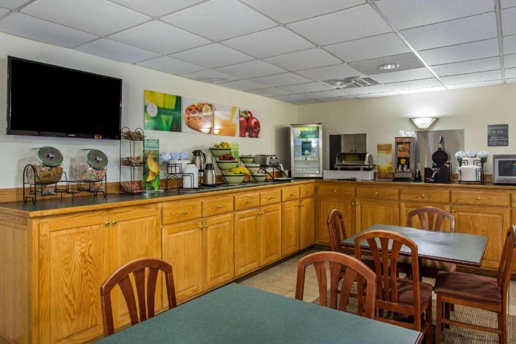 Surfside Beach Quality Inn מראה חיצוני תמונה